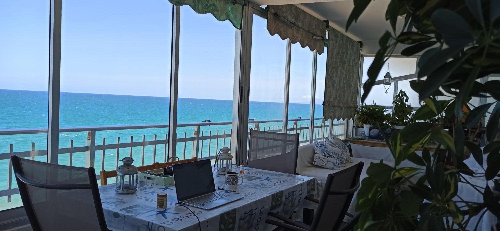 Blue Double Private Room At Front Beach - Habitacion Doble En La Playa Valensiya Dış mekan fotoğraf